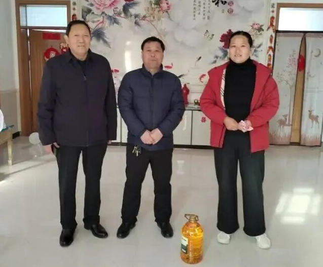 新春慰问暖人心 心系海外守家人 | 华泰智能装备集团走访慰问海外驻场员工家属